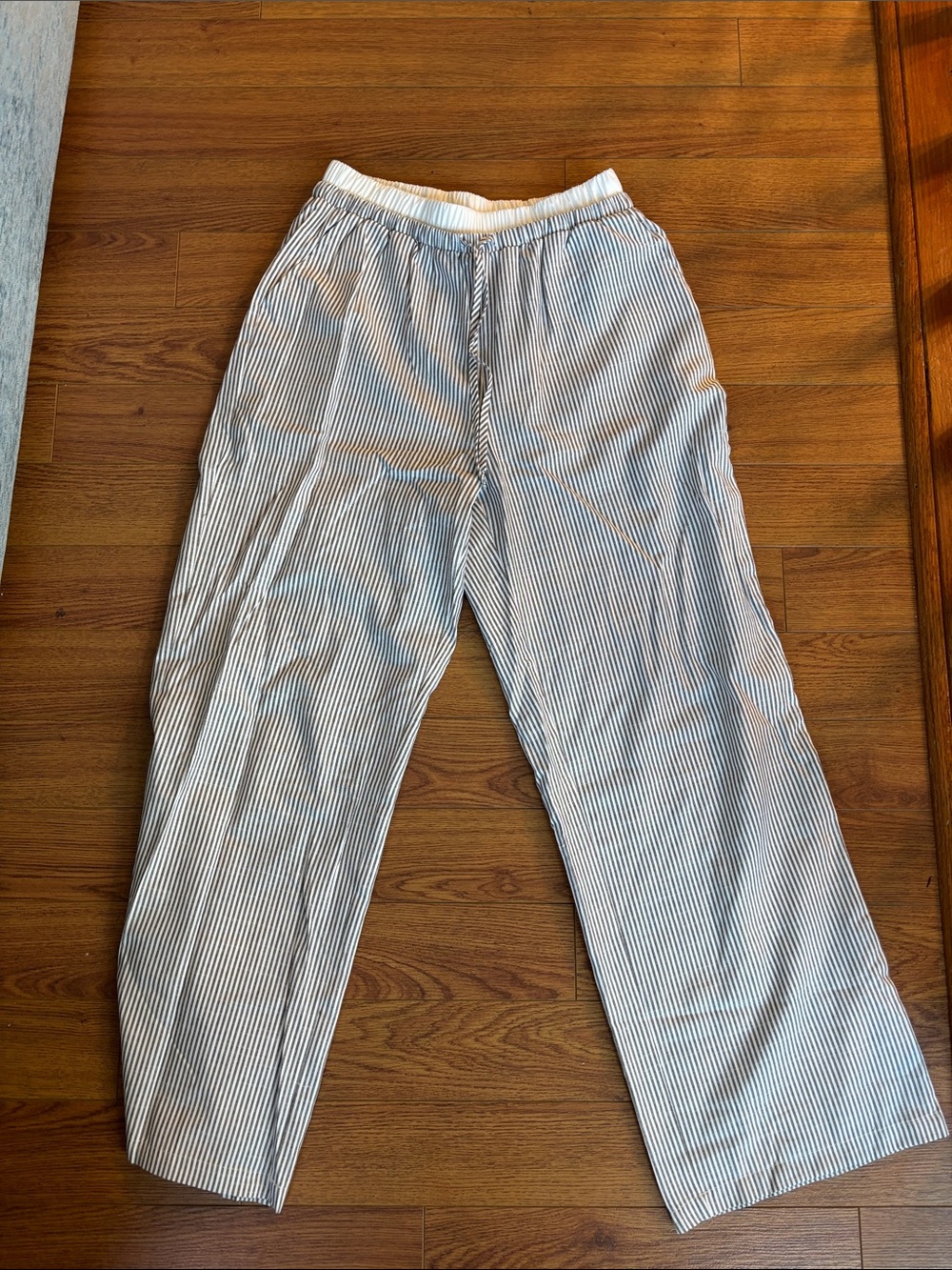 SHEIN White & Black Pinstripe Elastic Waist Pants
